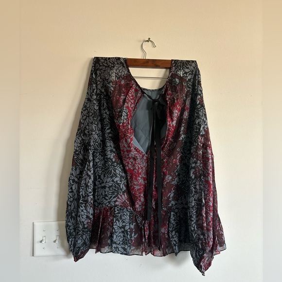 Cinq a Sept silk floral long sleeve top color burgundy and‎ black size S - Picture 7 of 7